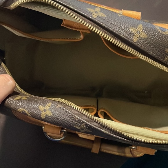 Authentic Louis Vuitton bag - Picture 3 of 10